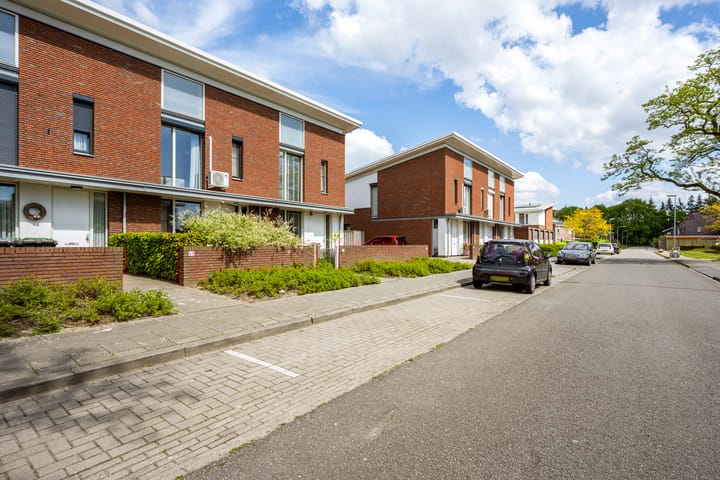 Foto 1 van Mr. C.L. Kniphorststraat 25