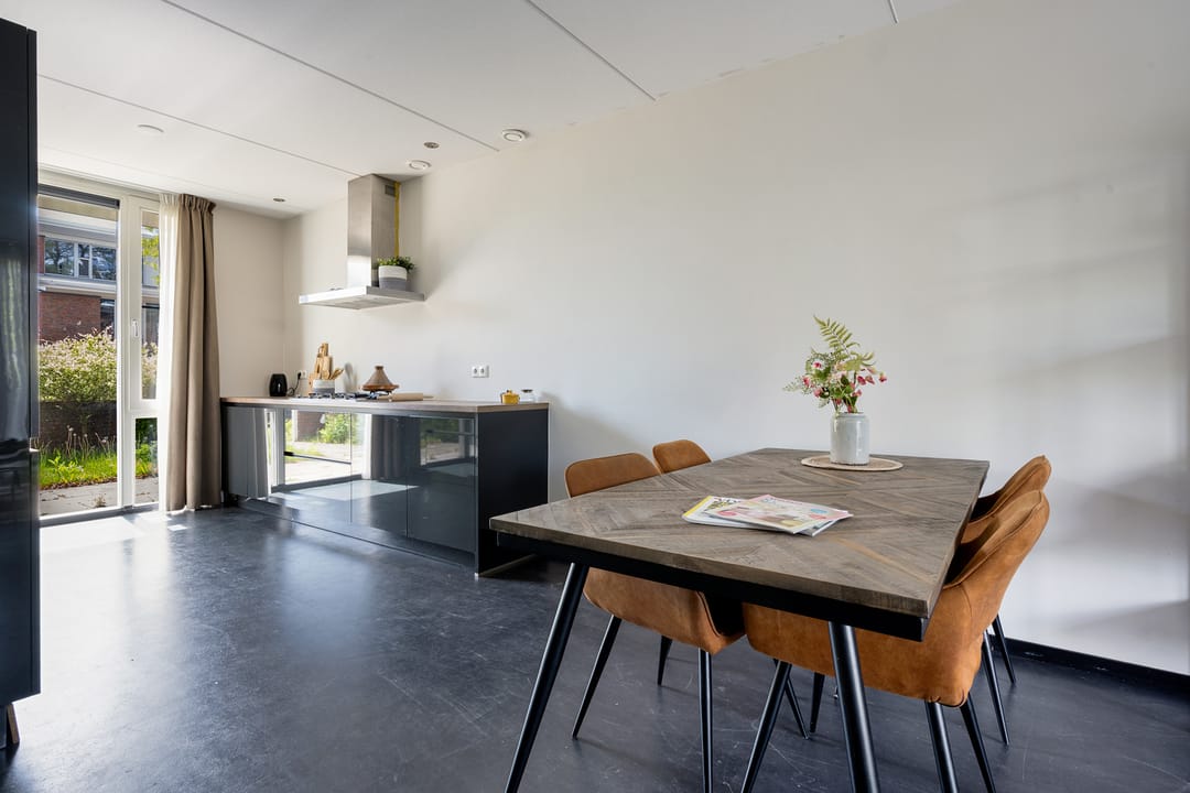 Photo 7 of Mr. C.L. Kniphorststraat 25
