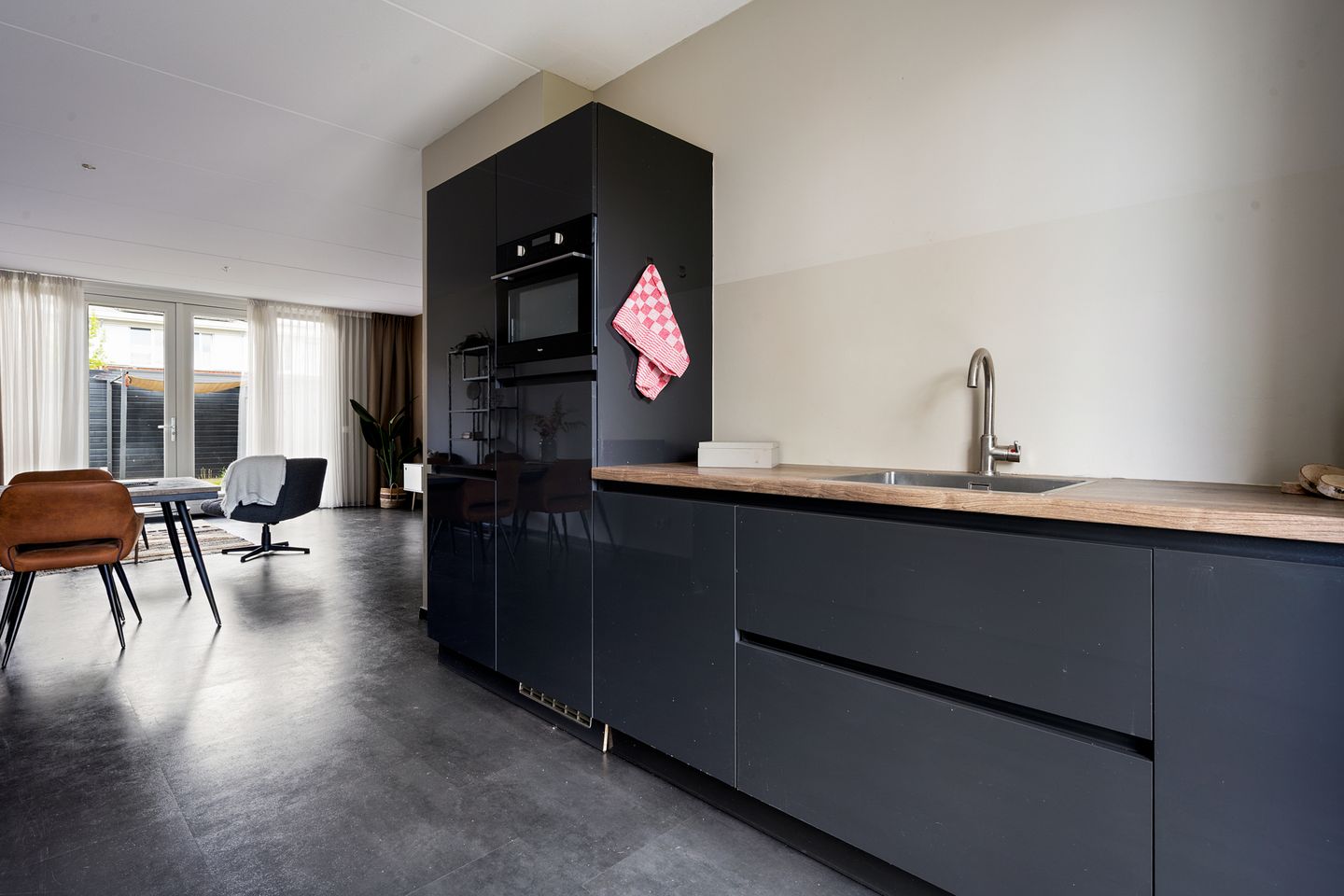 Photo 10 of Mr. C.L. Kniphorststraat 25