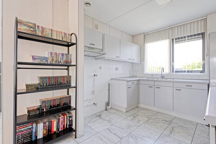 Photo 11 of Aureliavlinder 16