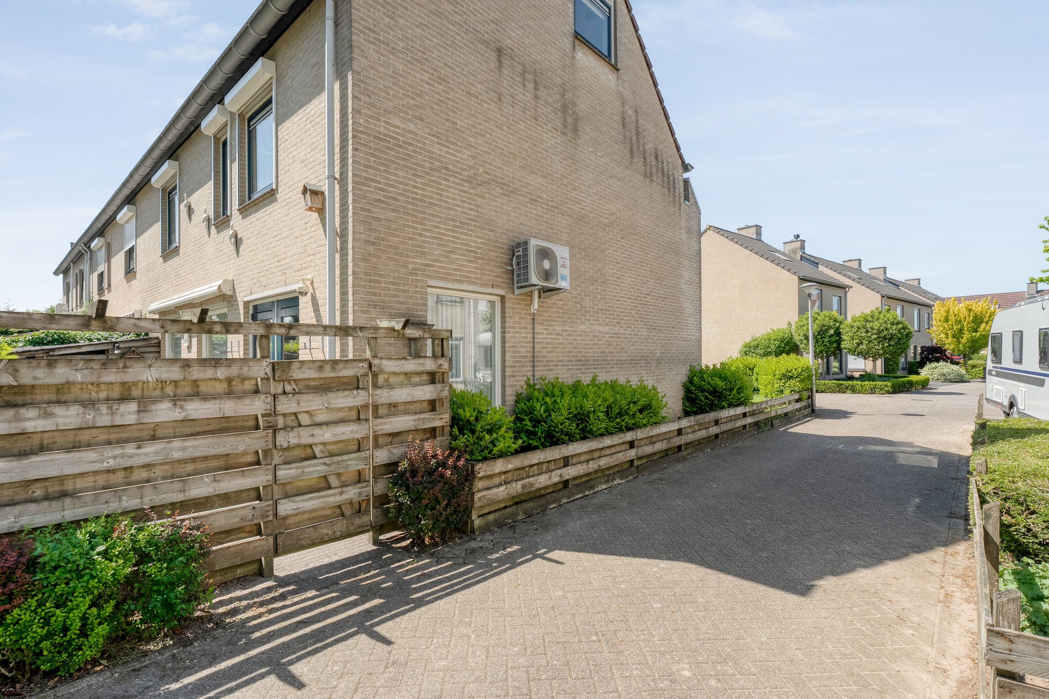 Photo 39 of Aureliavlinder 16