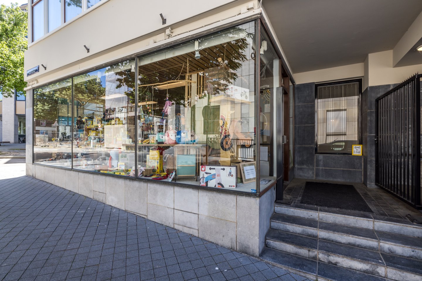 View photo 3 of Raadhuisstraat 68