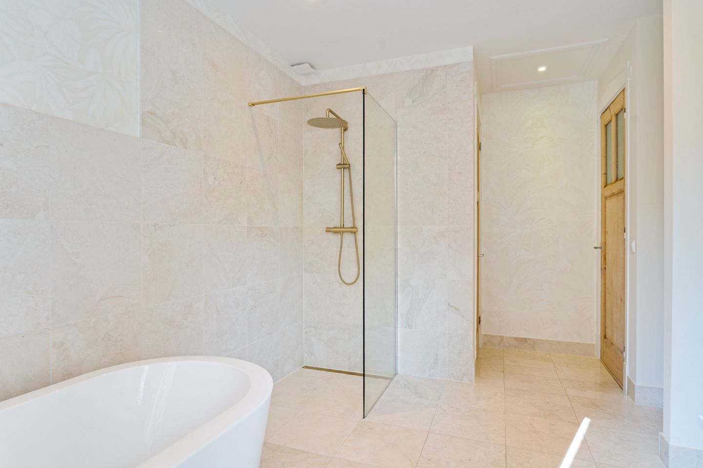 Photo 34 of Heemraadssingel 128-B