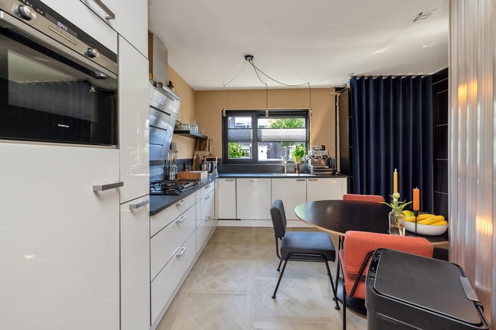 Photo 15 of Thomsonstraat 51