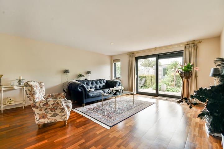 Foto 4 van Rode Ring 226