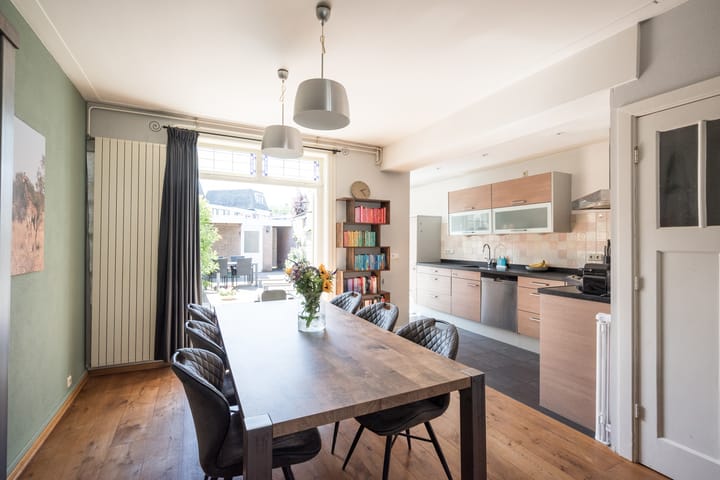 Foto 10 van Strick van Linschotenstraat 4