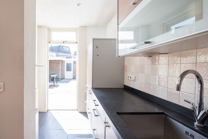 Foto 12 van Strick van Linschotenstraat 4