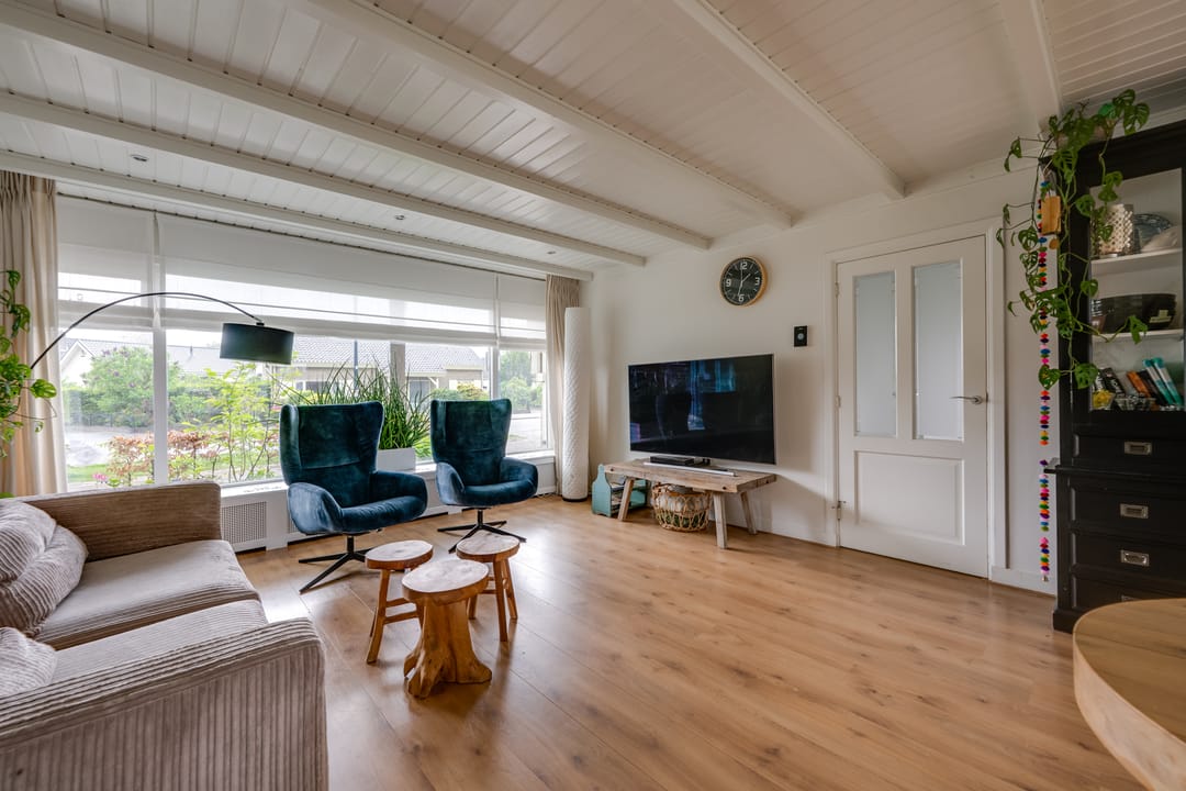 Foto 8 van Middenweg 1