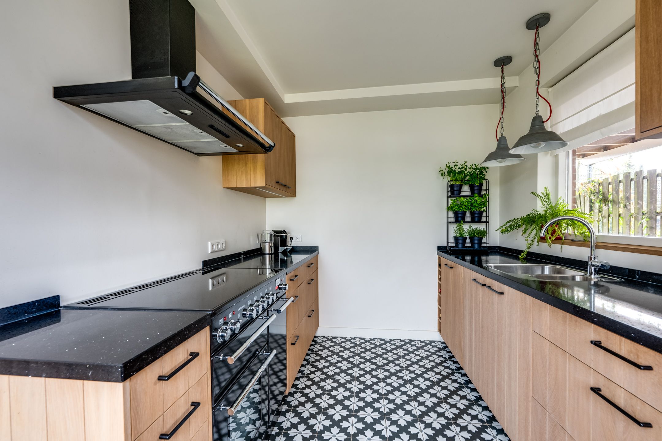 Foto 12 van Middenweg 1