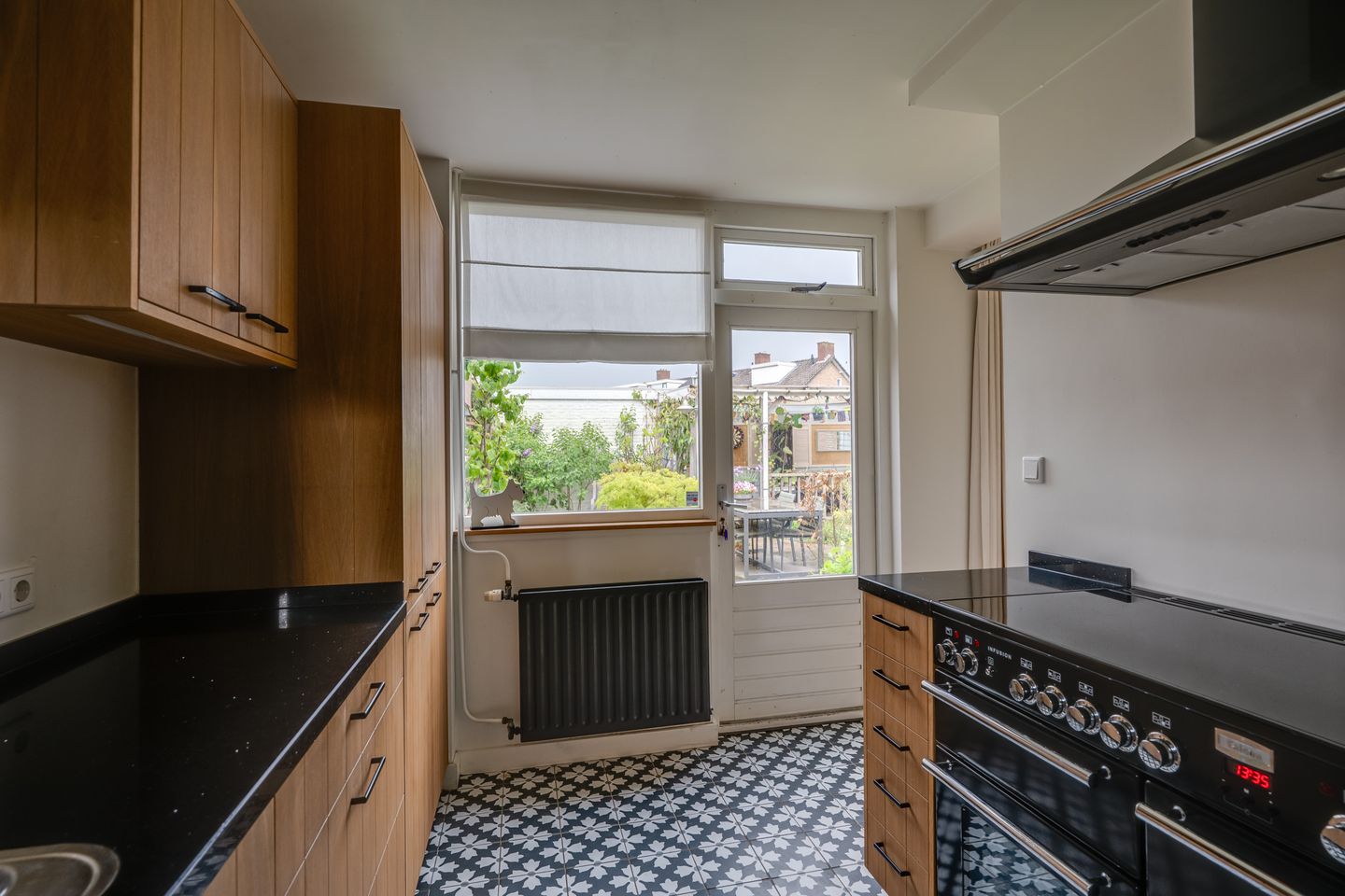 Foto 14 van Middenweg 1