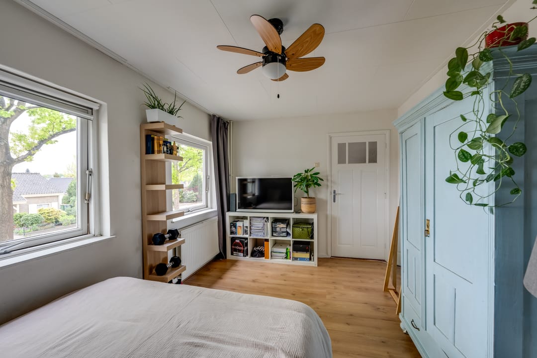 Foto 17 van Middenweg 1