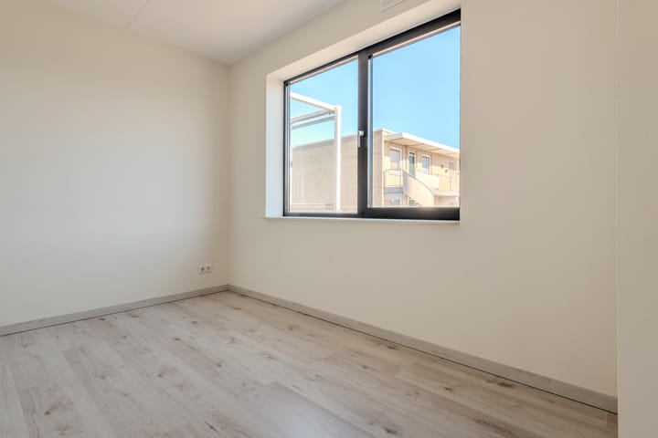 Photo 22 of Brink 100