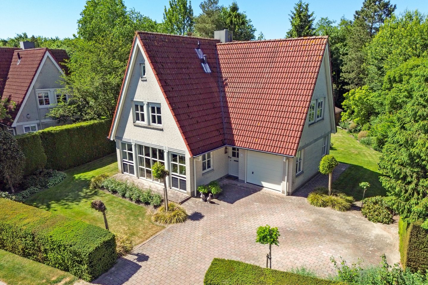 Foto 1 van Bergeendlaan 2