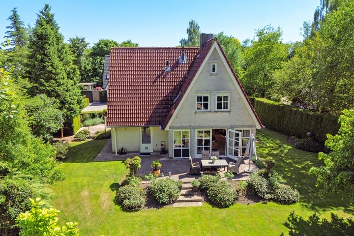 Foto 2 van Bergeendlaan 2