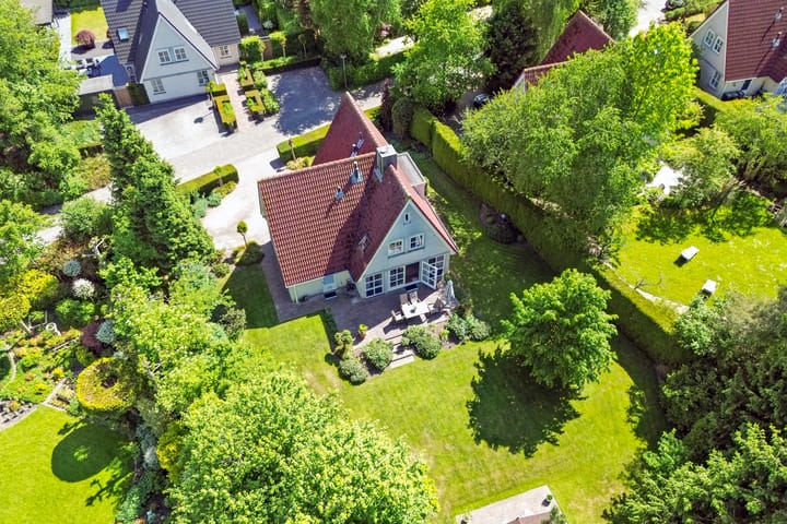 Foto 3 van Bergeendlaan 2