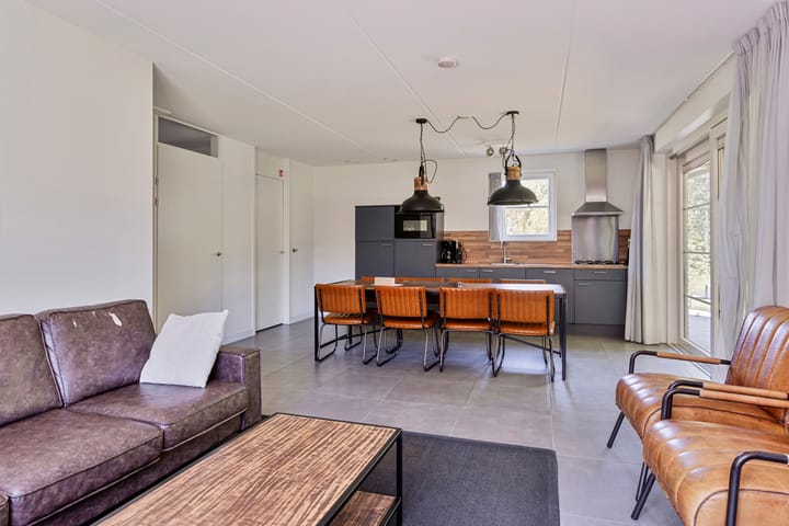 Photo 10 of Zeedijk 24-307