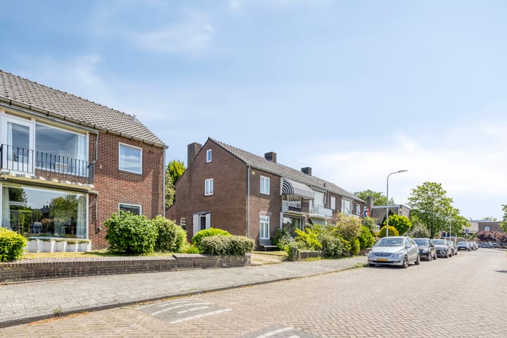 Foto 36 van Professor de Langen Wendelsstraat 21