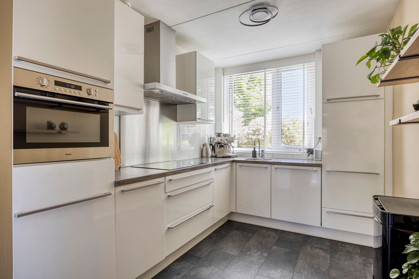 Photo 14 of Goudenregenstraat 38