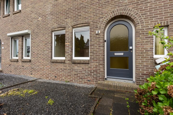 Foto 2 van A gen Giezen 19