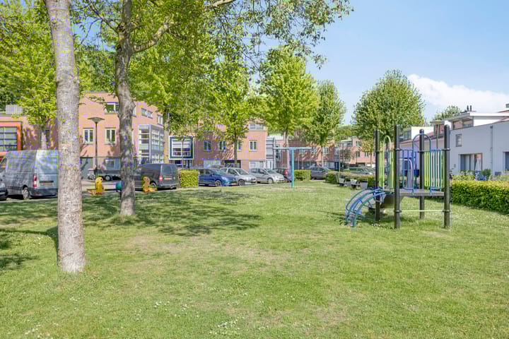 Foto 38 van Peter van Anrooystraat 18