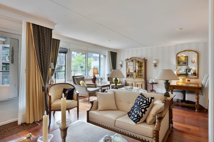 Foto 2 van Mignot en De Blockplein 88