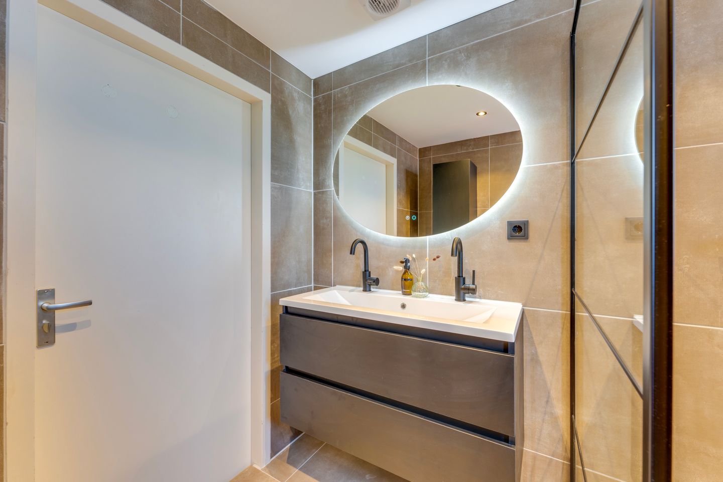 Photo 25 of Achter Sint Annahof 12