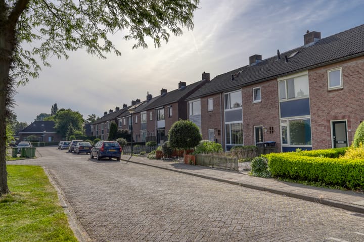 Photo 20 of Chrysantenstraat 21