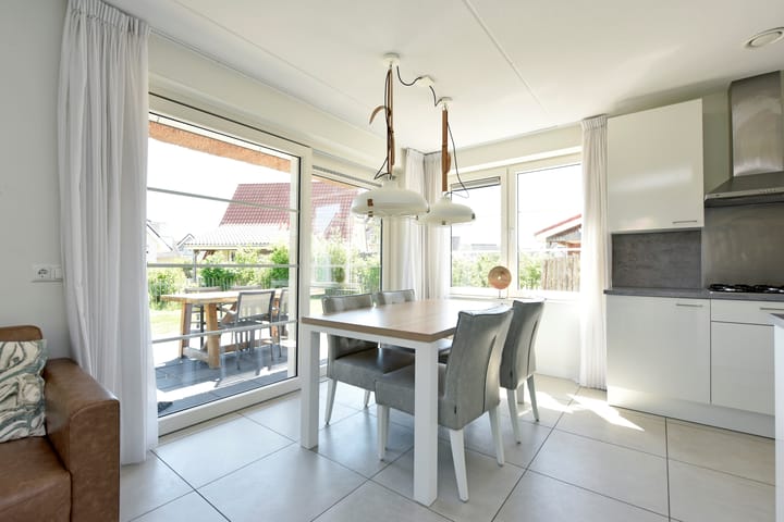 Photo 3 of Zeedijk 24-438