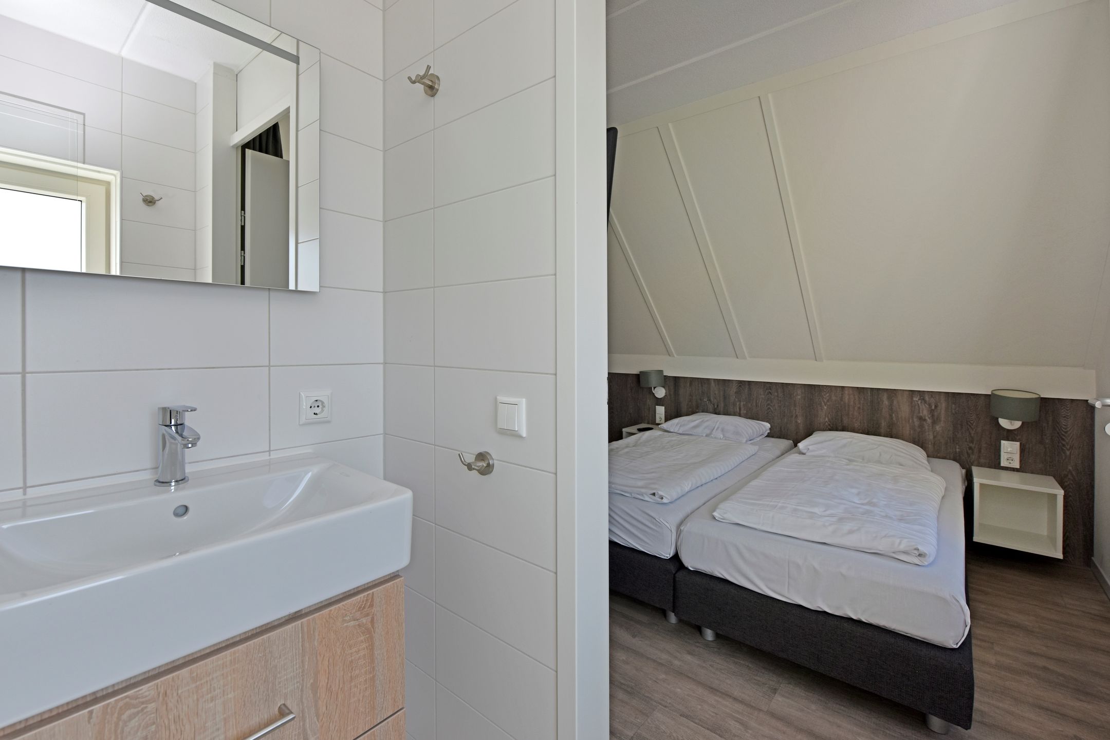 Foto 24 van Zeedijk 24-438