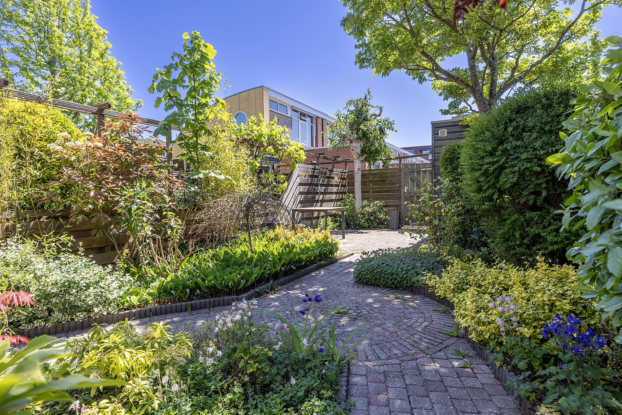 Photo 27 of Claude Debussystraat 124