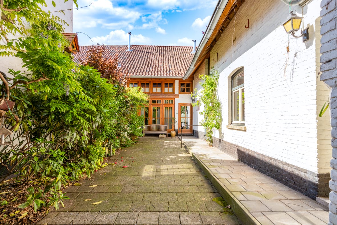 Photo 39 of Burgemeester Janssenstraat 84