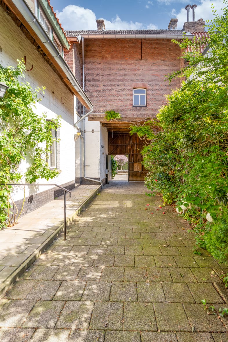 Photo 41 of Burgemeester Janssenstraat 84