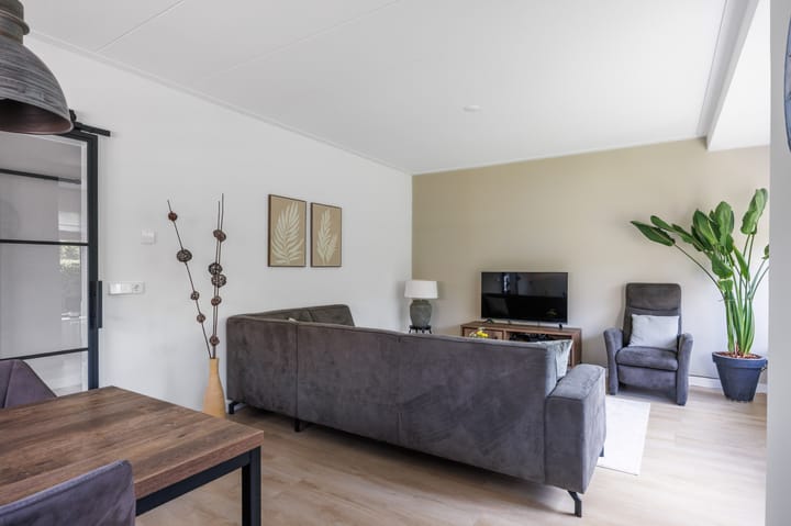 Foto 13 van Julianalaan 18