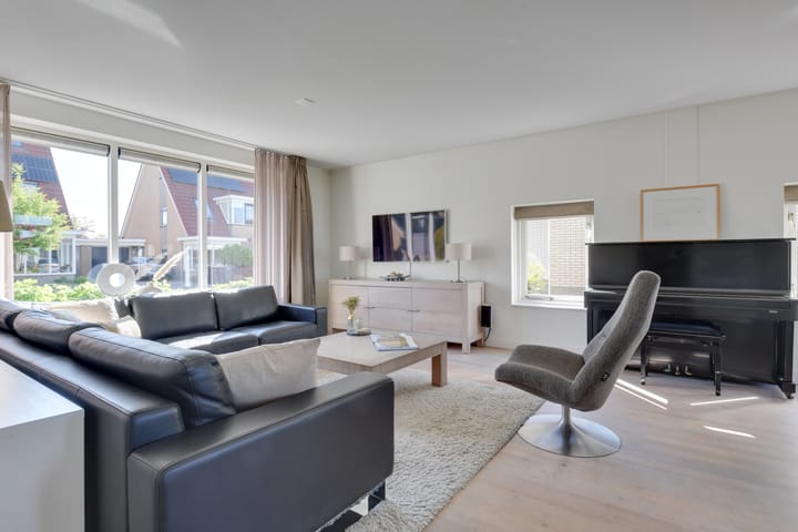 Photo 9 of Aurora 29