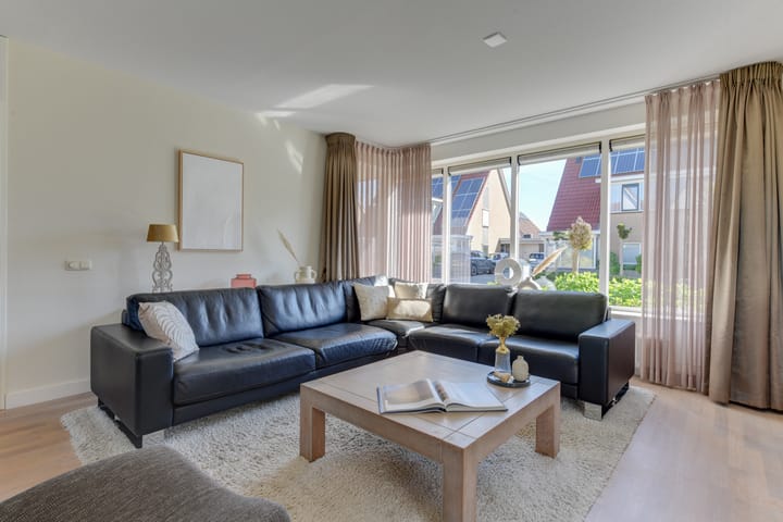 Photo 11 of Aurora 29