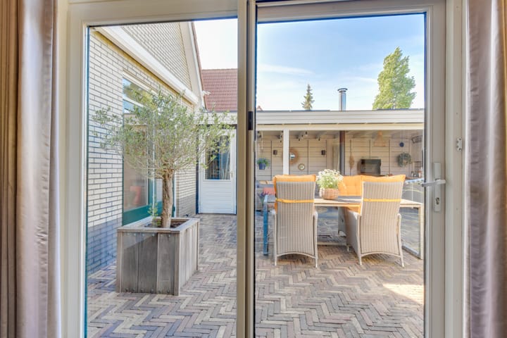 Photo 26 of Aurora 29