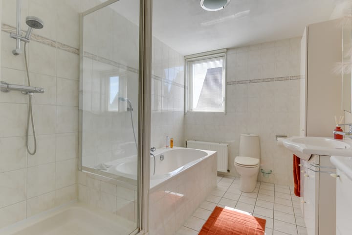 Photo 33 of Aurora 29