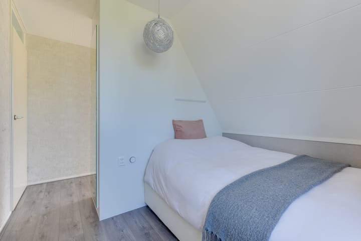 Photo 38 of Aurora 29