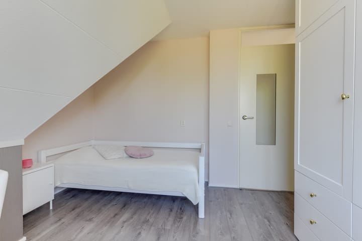 Photo 41 of Aurora 29