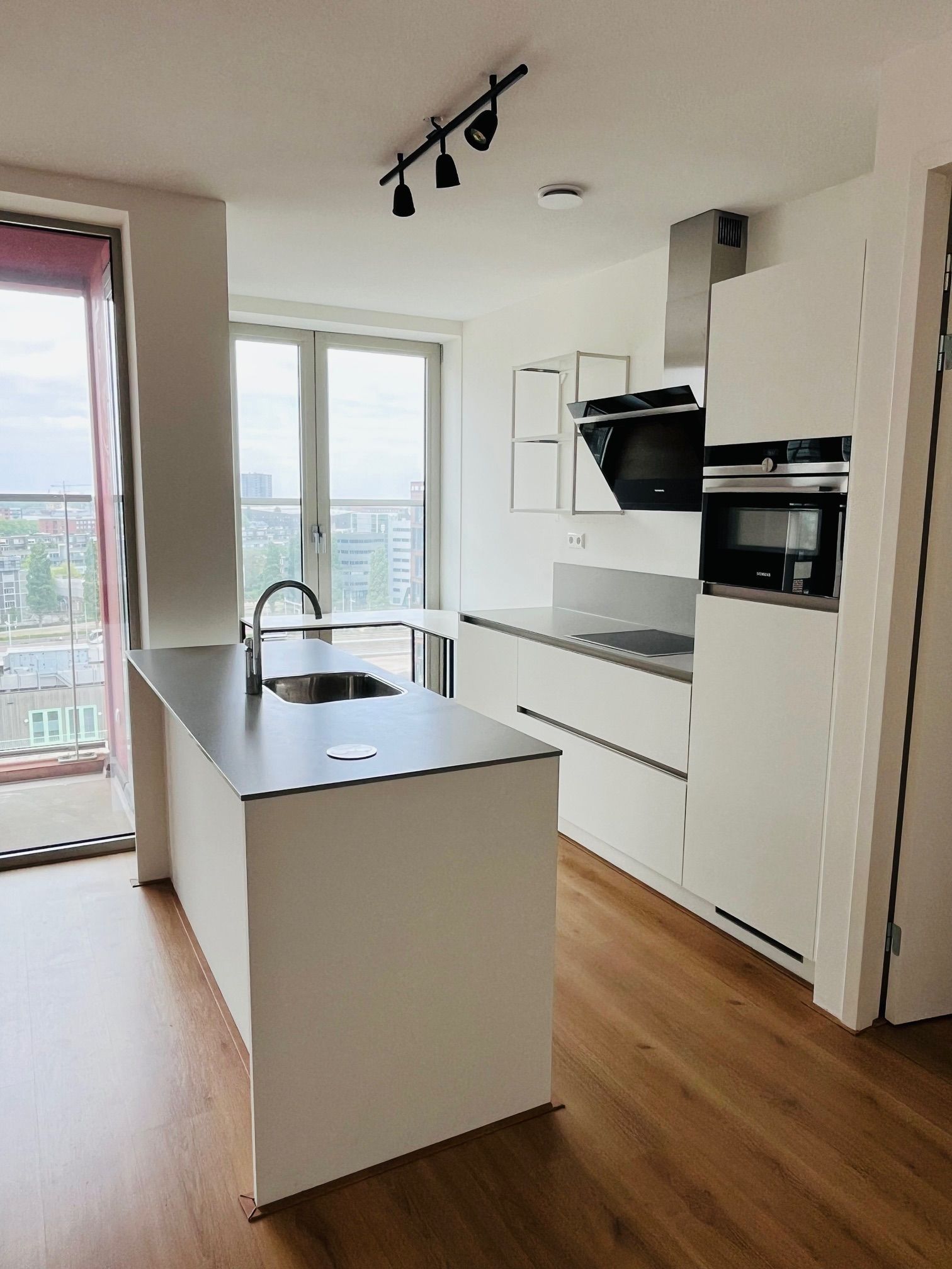 Foto 12 van Oostenburgermiddenstraat 567