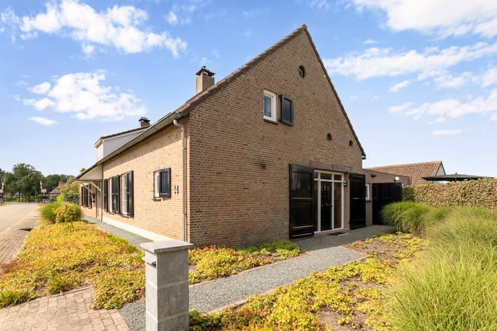 Photo 44 of De Heul 44-A