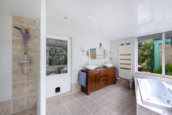 Photo 4 of Buitenom 7