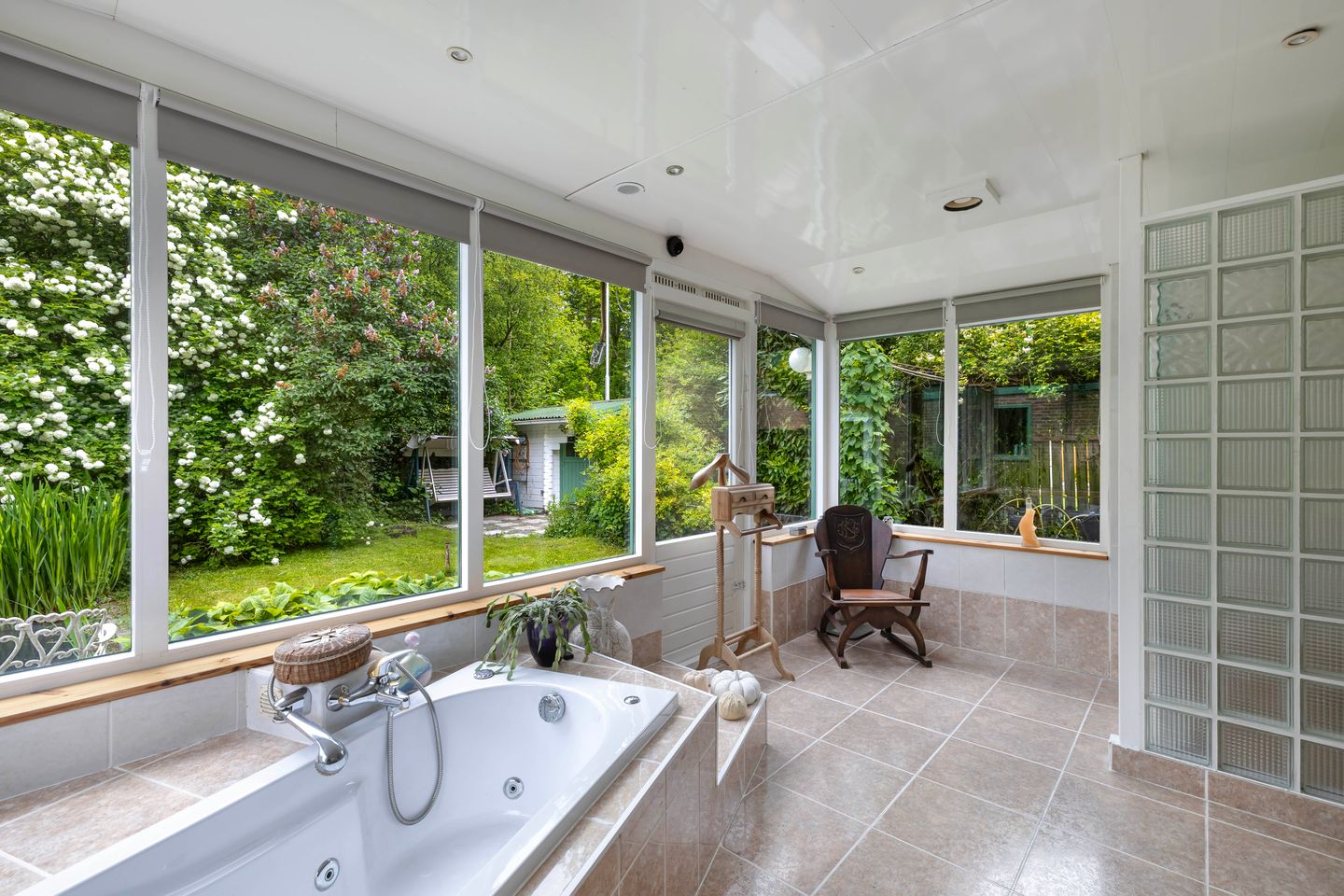 Photo 35 of Buitenom 7