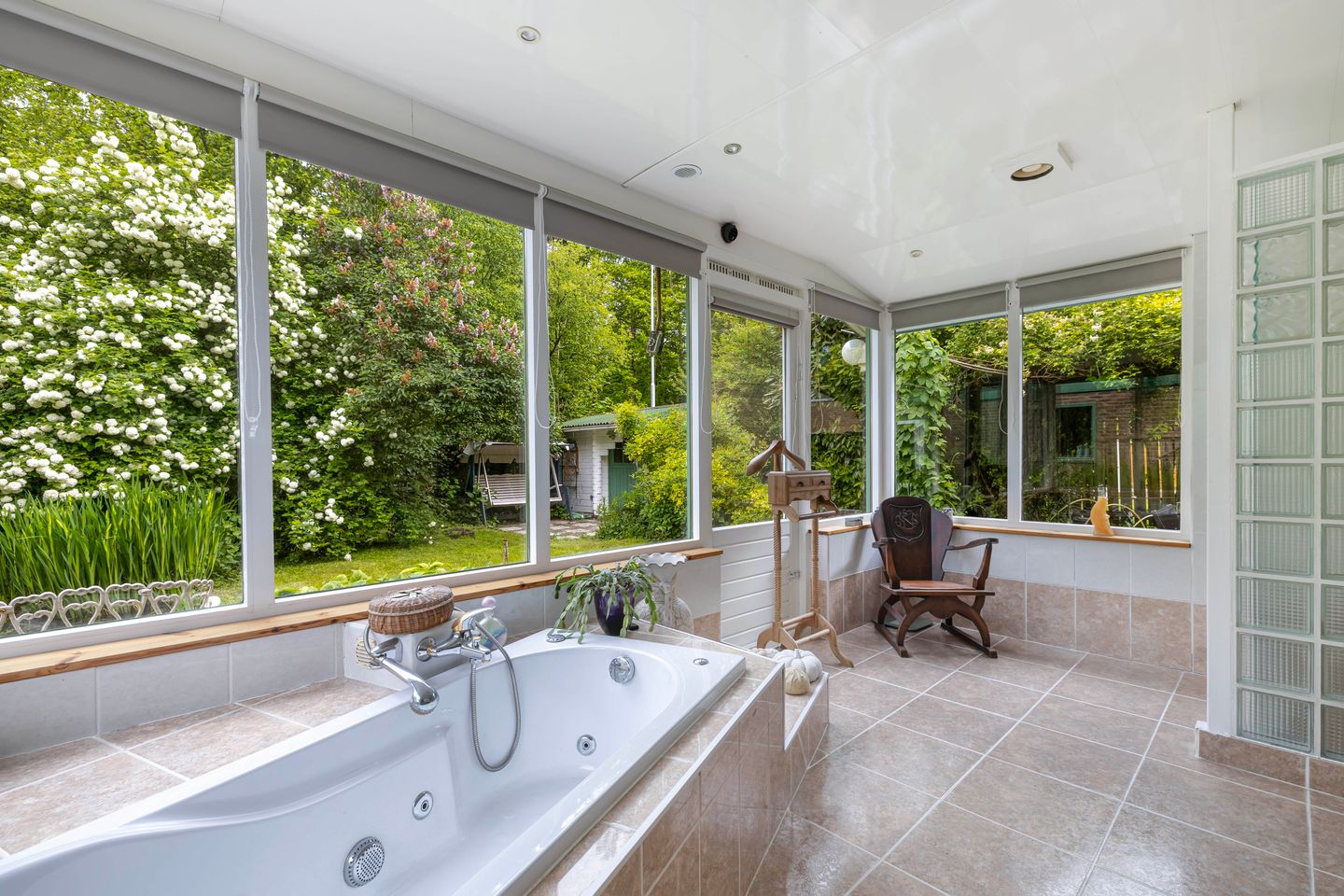 Photo 40 of Buitenom 7