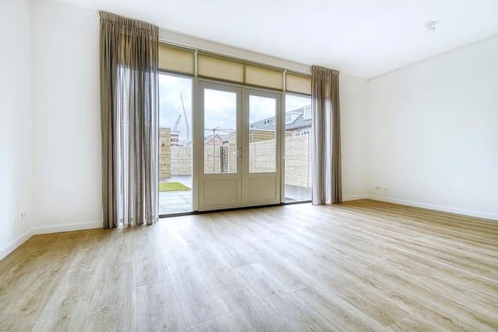 Photo 2 of Markgraaflaan 52