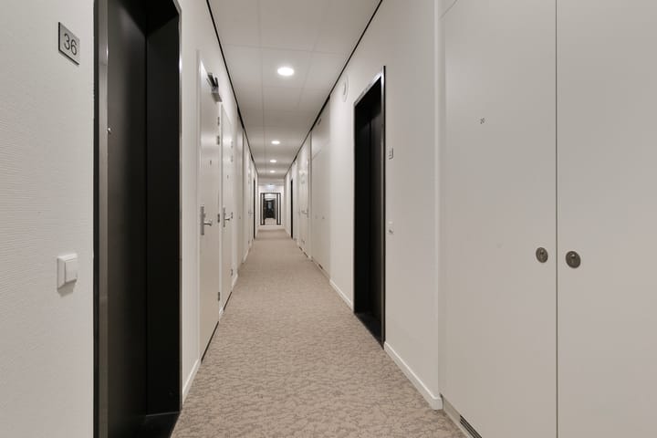 Photo 11 of Albertina Agnesstraat 58