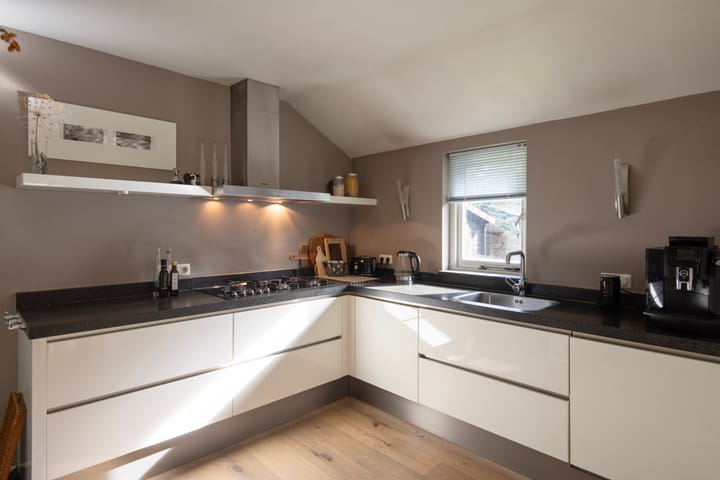 Photo 4 of Hunnenweg 10-11