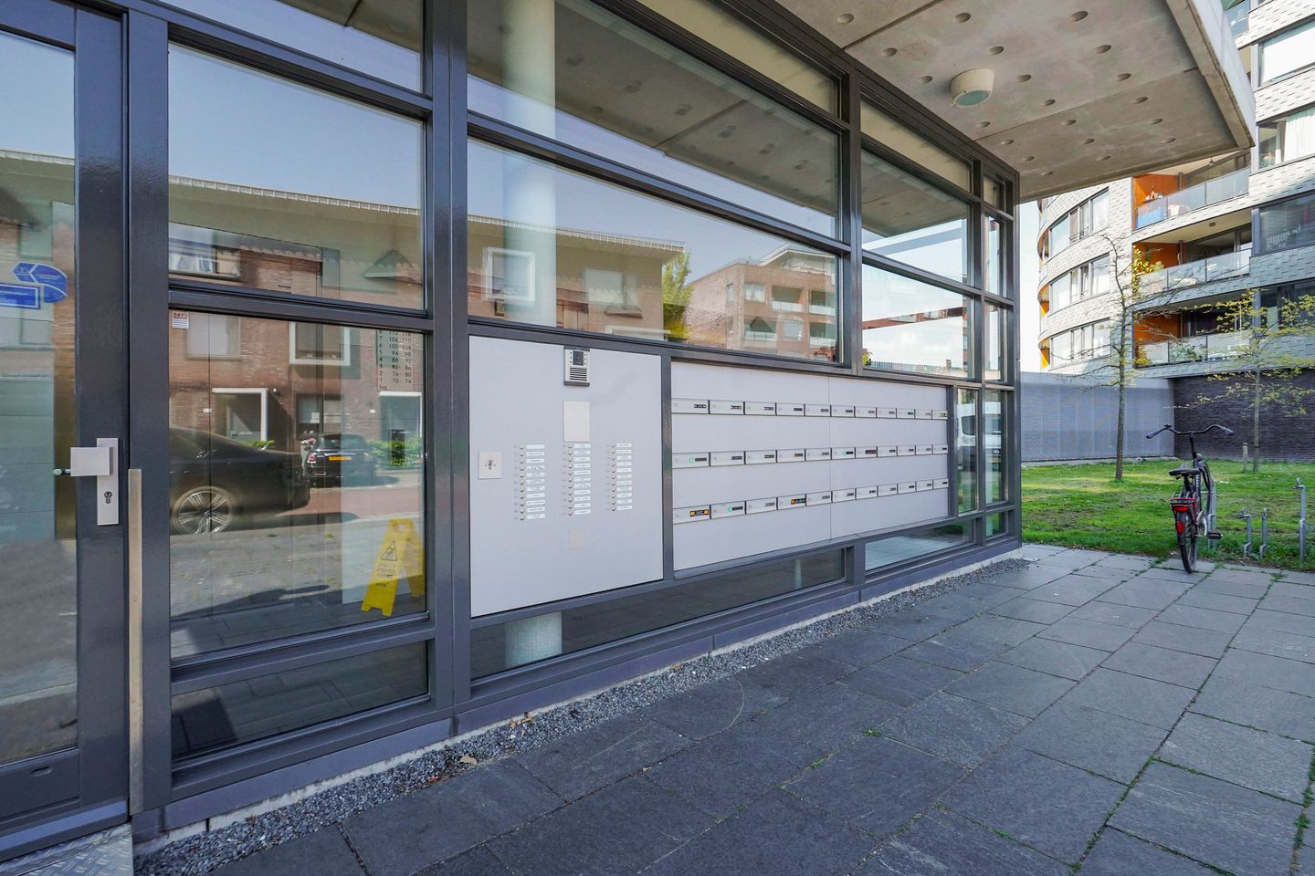 Foto 5 van Uiverplein 126