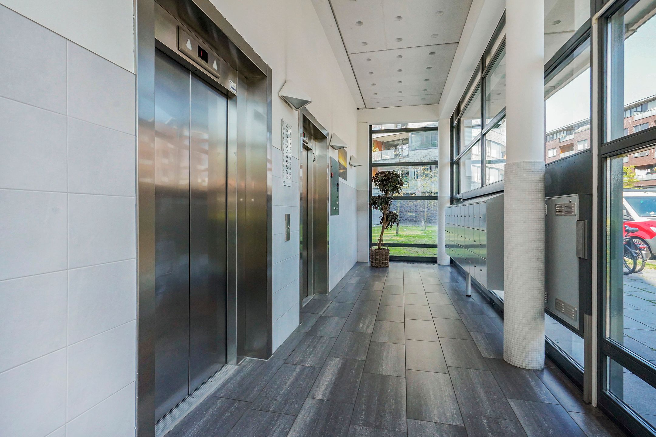 Foto 6 van Uiverplein 126