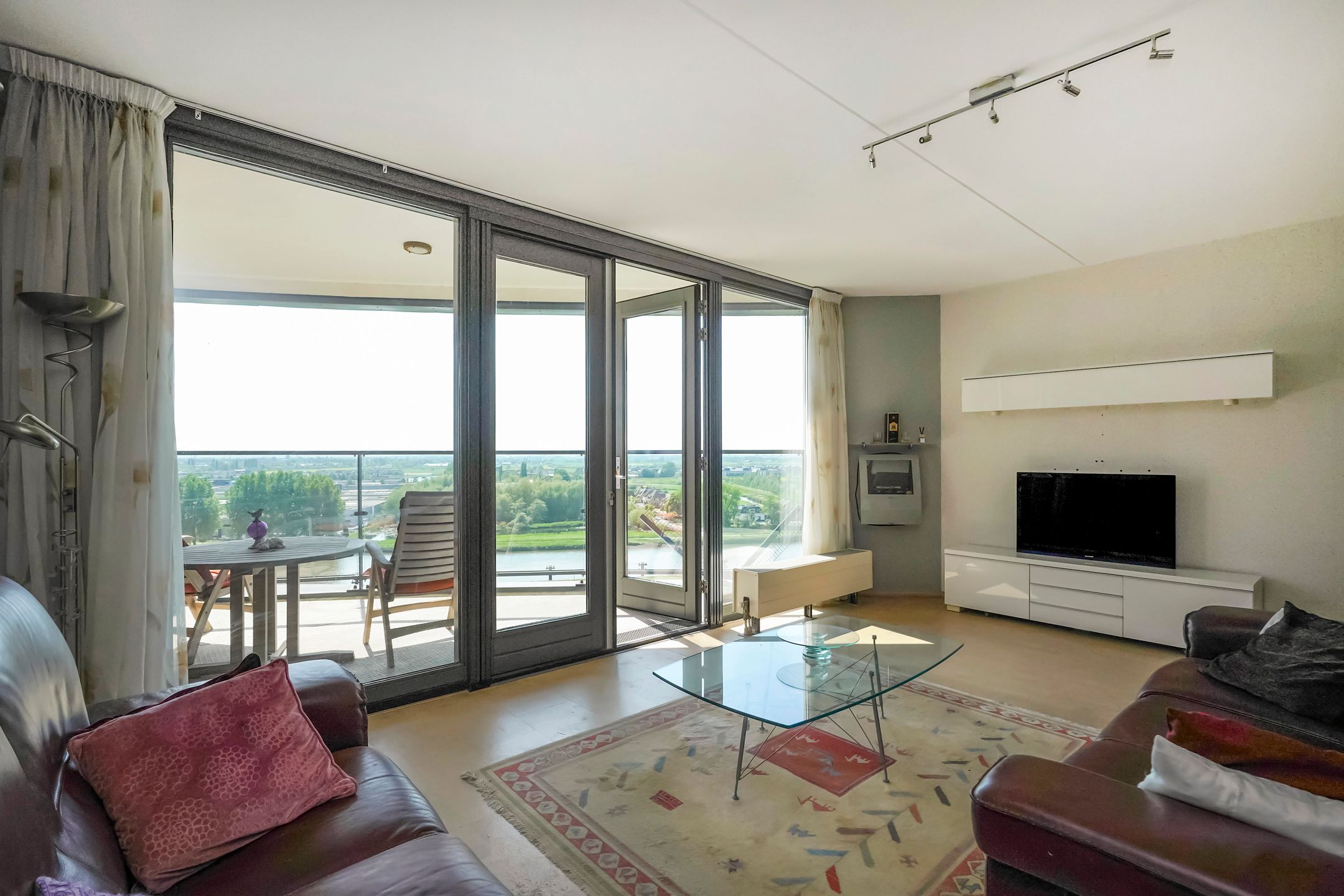 Foto 9 van Uiverplein 126